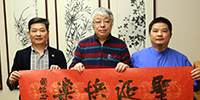 廣州美協(xié)主席周?chē)?guó)城寶鷹集團(tuán)揮毫傳遞圣誕祝福
